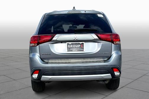 Mercury Gray Metallic 2017 Mitsubishi Outlander SE