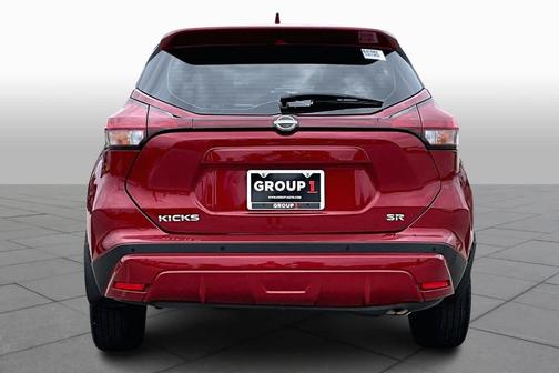 2022 Nissan Kicks SR