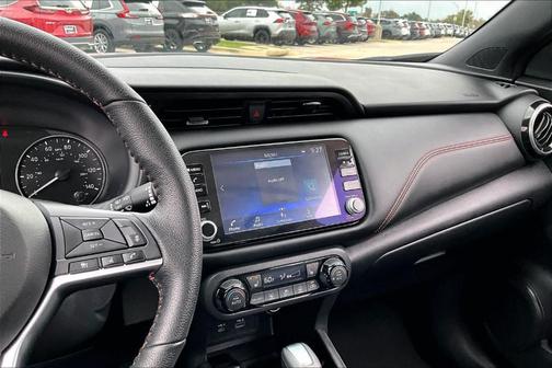 2022 Nissan Kicks SR