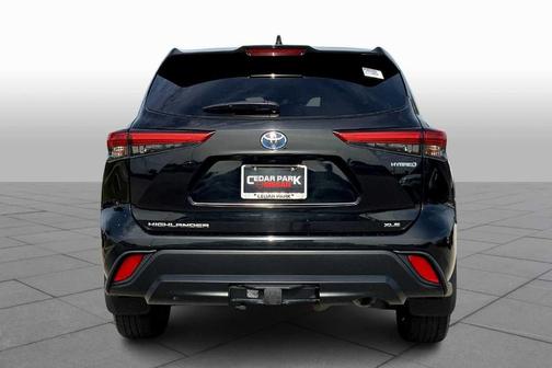 2023 Toyota Highlander Hybrid Bronze Edition