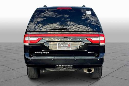 2015 Lincoln Navigator Base