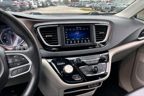 2021 Chrysler Voyager LXI