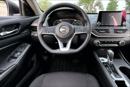 Glacier White 2025 Nissan Altima SV FWD