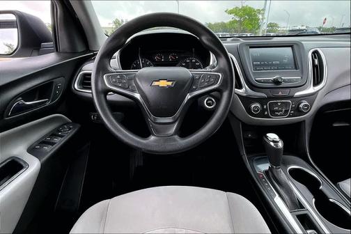 Silver Ice Metallic 2018 Chevrolet Equinox LS