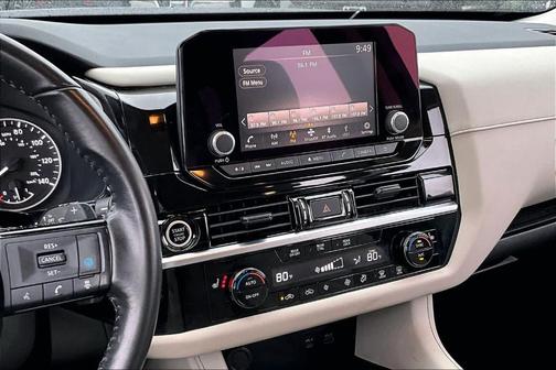 2022 Nissan Pathfinder SV