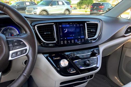 2017 Chrysler Pacifica Touring-L Plus