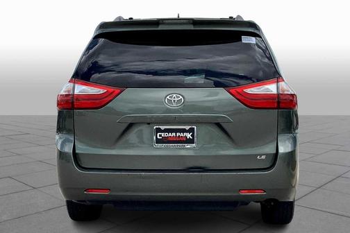 2019 Toyota Sienna LE