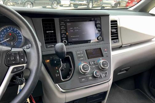 2019 Toyota Sienna LE