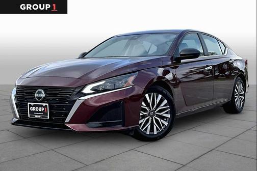 Garnet Pearl Metallic 2025 Nissan Altima SV FWD