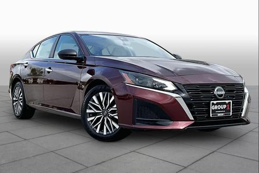 Garnet Pearl Metallic 2025 Nissan Altima SV FWD