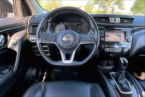 Gun Metallic 2017 Nissan Rogue Sport SL