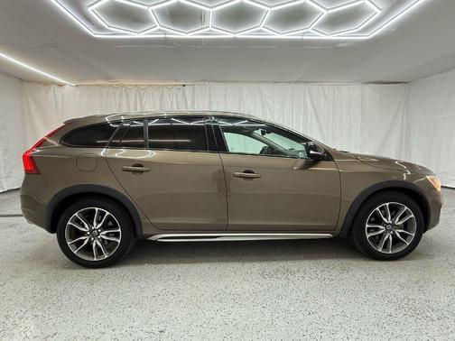 2016 Volvo V60 Cross Country T5