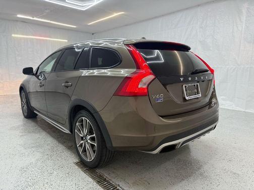 2016 Volvo V60 Cross Country T5