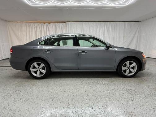 2012 Volkswagen Passat 2.5 SE