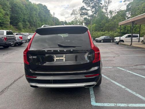 2018 Volvo XC90 T6 Momentum