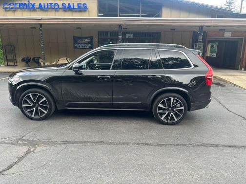 2018 Volvo XC90 T6 Momentum