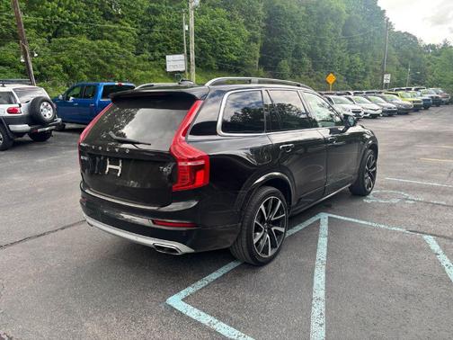 2018 Volvo XC90 T6 Momentum