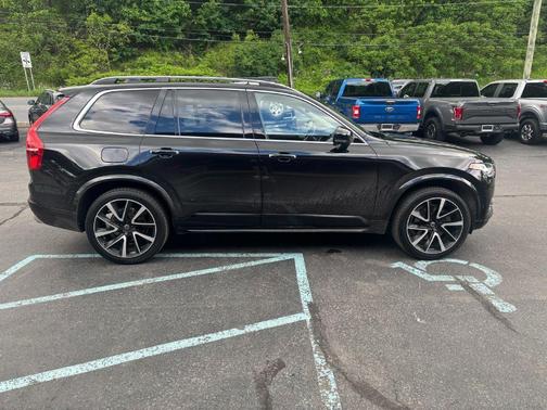 2018 Volvo XC90 T6 Momentum