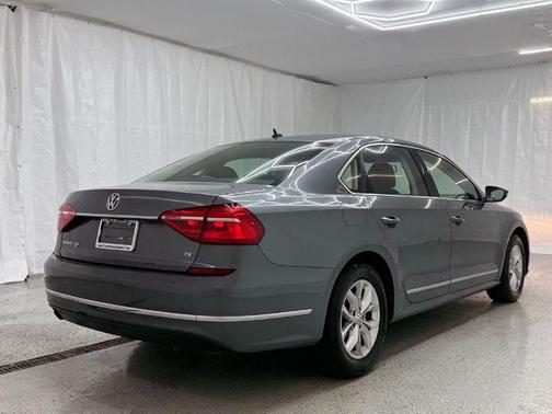 2016 Volkswagen Passat 1.8T S