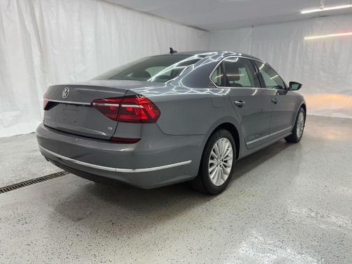 2017 Volkswagen Passat 1.8T SE