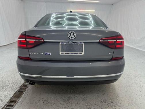 2017 Volkswagen Passat 1.8T SE
