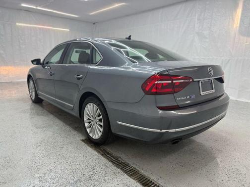 2017 Volkswagen Passat 1.8T SE