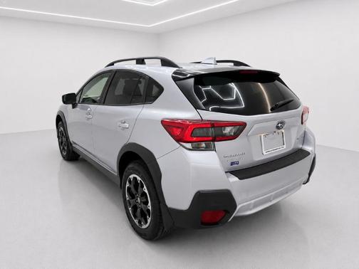 Ice Silver Metallic 2021 Subaru Crosstrek Premium