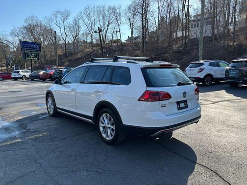 2017 Volkswagen Golf Alltrack TSI SE