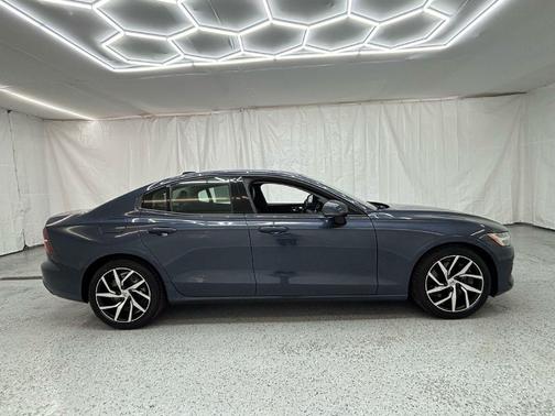 2019 Volvo S60 T6 Momentum