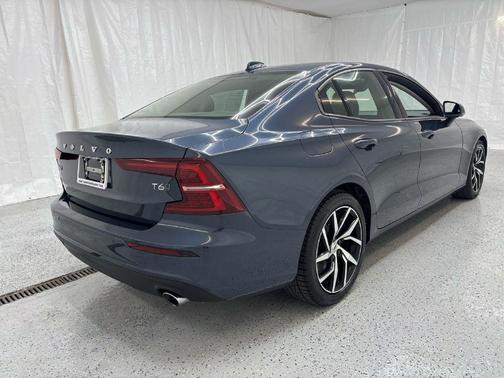 2019 Volvo S60 T6 Momentum