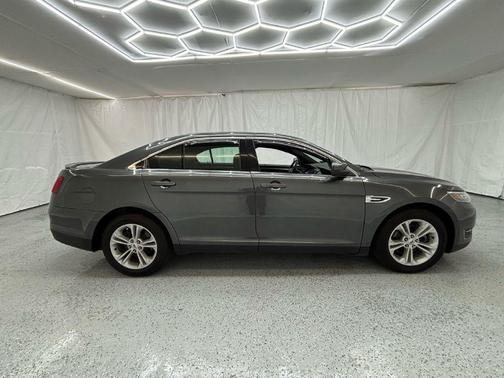 2018 Ford Taurus SEL