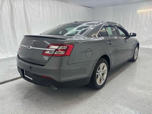2018 Ford Taurus SEL
