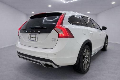 2017 Volvo V60 Cross Country T5