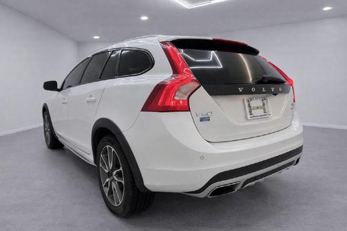 2017 Volvo V60 Cross Country T5
