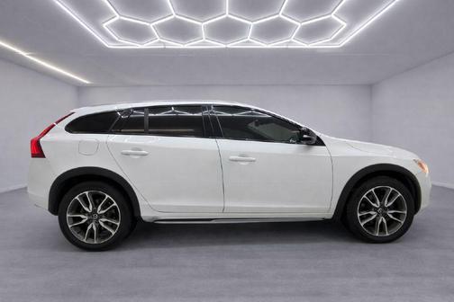 2017 Volvo V60 Cross Country T5