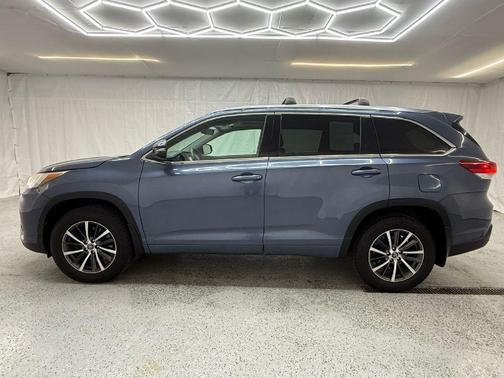 2017 Toyota Highlander SE