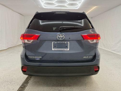2017 Toyota Highlander SE