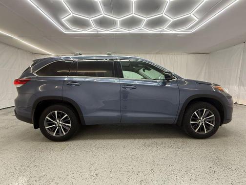 2017 Toyota Highlander SE