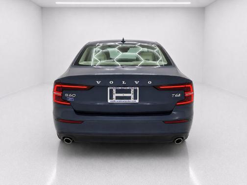 Blue 2020 Volvo S60 T6 Momentum