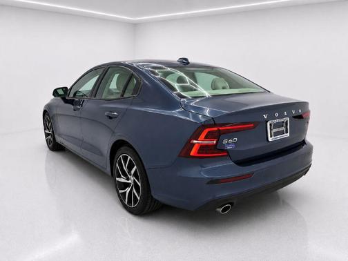 Blue 2020 Volvo S60 T6 Momentum