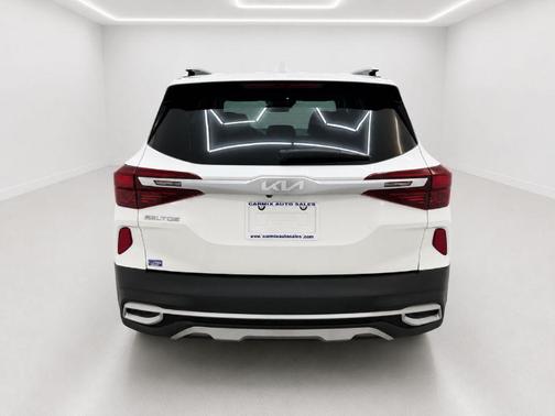 White 2022 Kia Seltos EX