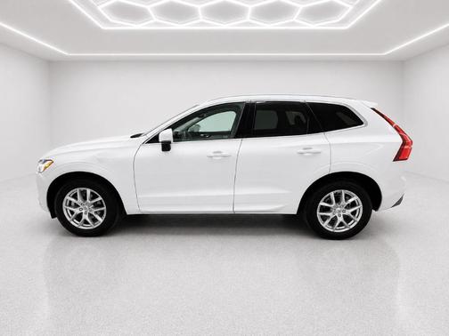 White 2021 Volvo XC60 T5 Momentum