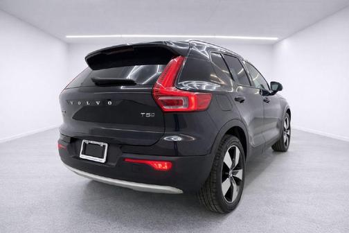 2019 Volvo XC40 T5 Momentum