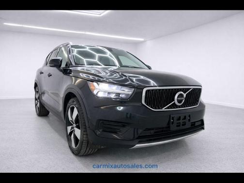 2019 Volvo XC40 T5 Momentum