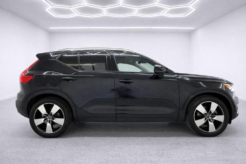 2019 Volvo XC40 T5 Momentum