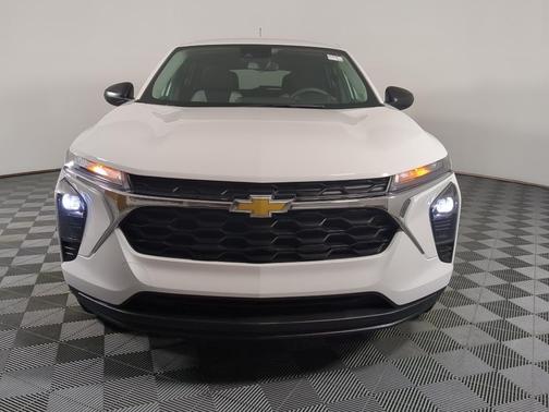 Summit White 2024 Chevrolet Trax LS