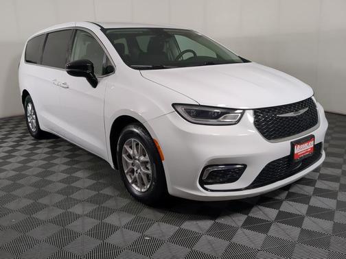 2024 Chrysler Pacifica Touring-L