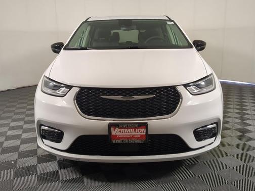 2024 Chrysler Pacifica Touring-L