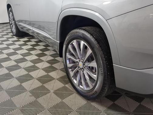 Sterling Gray Metallic 2023 Chevrolet Traverse Premier