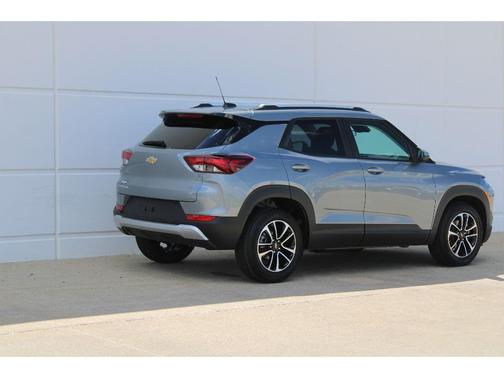 Sterling Gray Metallic 2026 Chevrolet Trailblazer LT